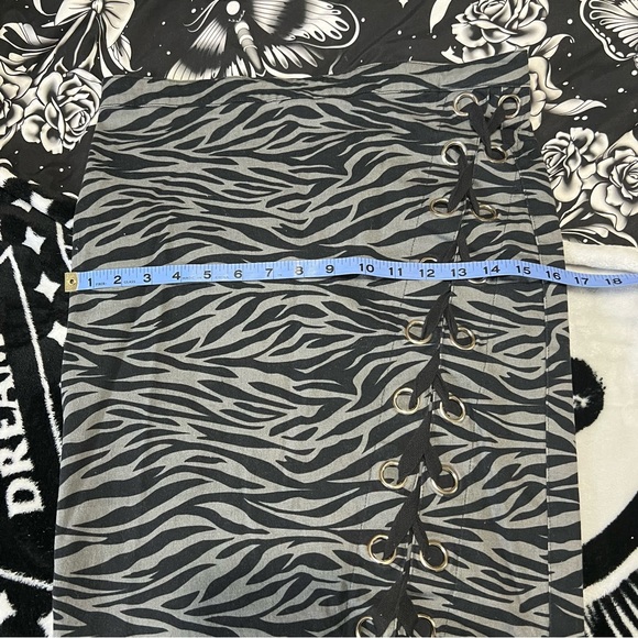 Switchblade Stiletto Zebra Print Pencil Skirt, XL - Picture 7 of 8
